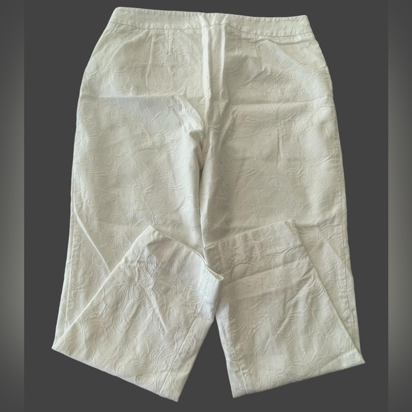 🤍🔥TALBOTS size 14 white cotton pant with beautiful fabric detail. Like new!! - Picture 1 of 9